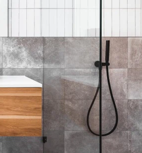 Meir Round Shower on Bracket - Matte Black
