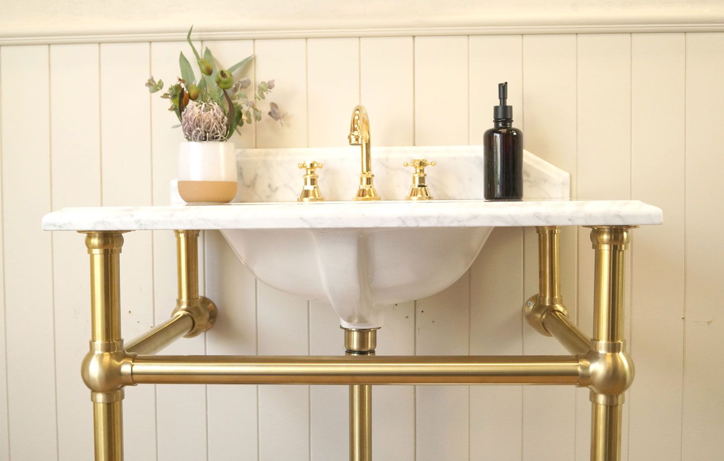 Mayer Basin Stand With 75 x 55 Real Carrara Marble Top