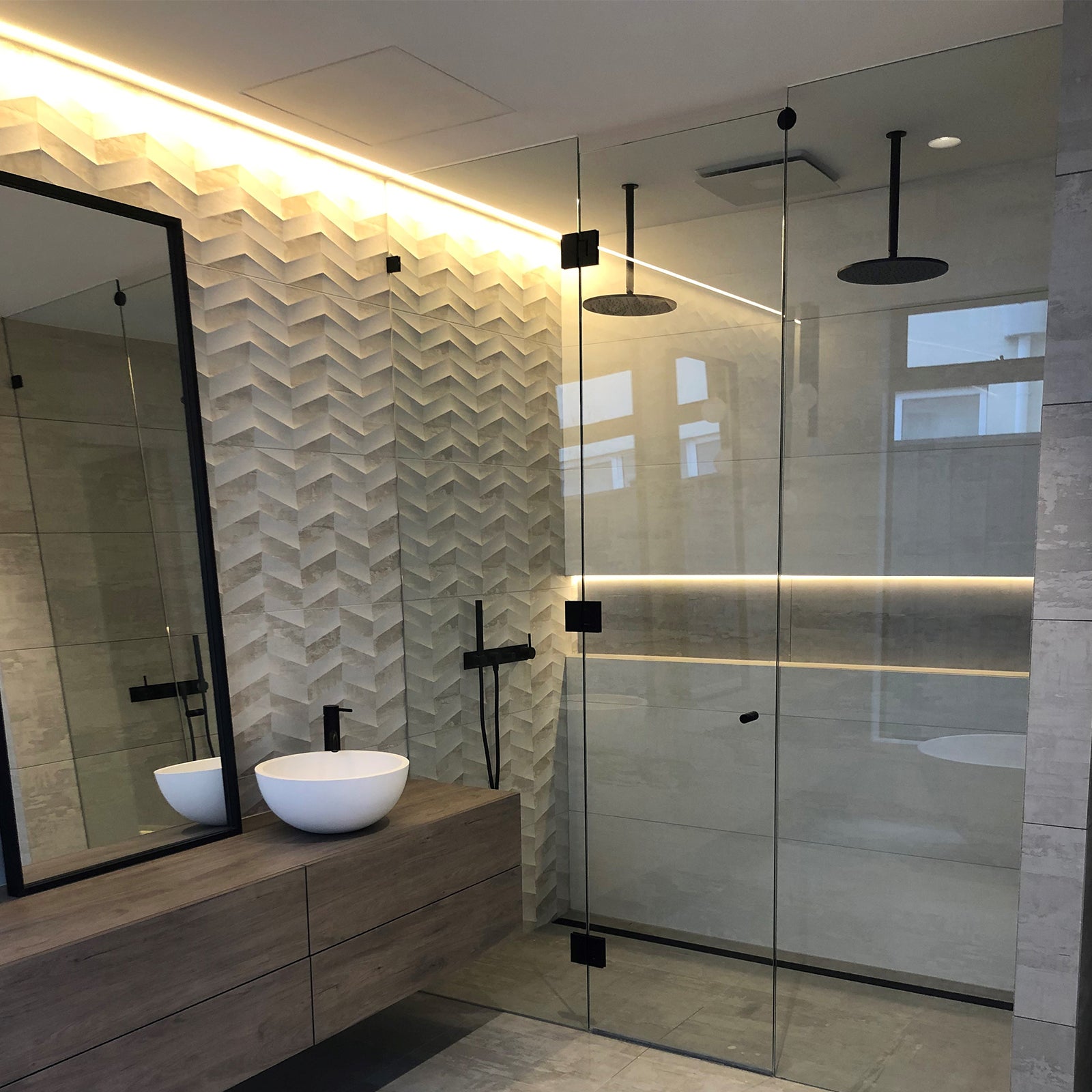 Inline Frameless Shower Screens