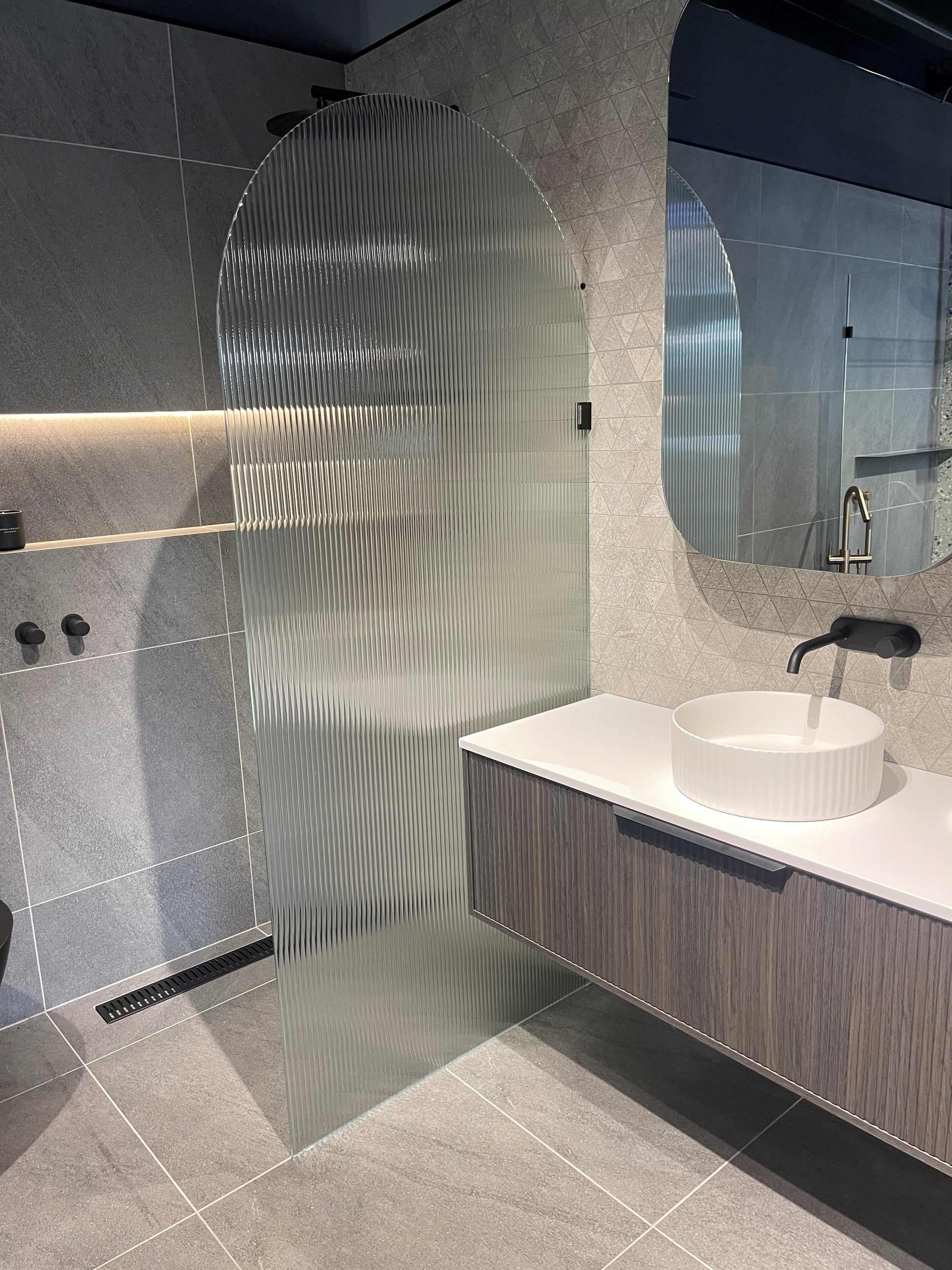 Walk In Arch Panel Reeded Glass - Designer Bathware