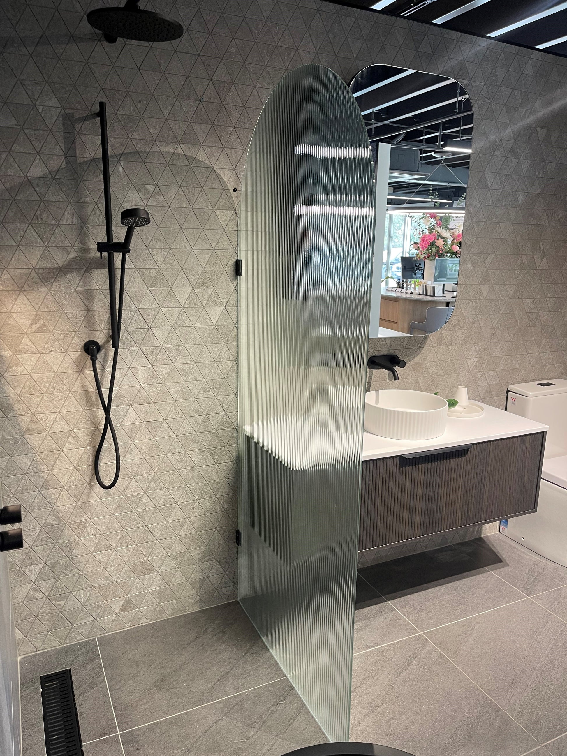 Walk In Arch Panel Reeded Glass - Designer Bathware