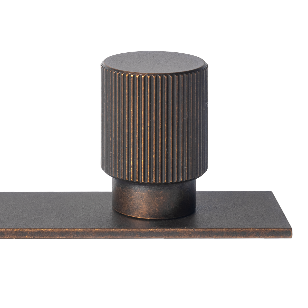 Momo Arpa Round Knob and Backplate 22mm in Antique Brass - view 3