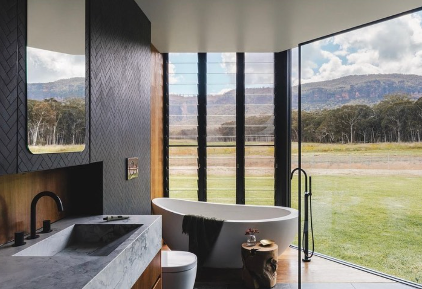 Pietra Bianca Autumn Freestanding Bath