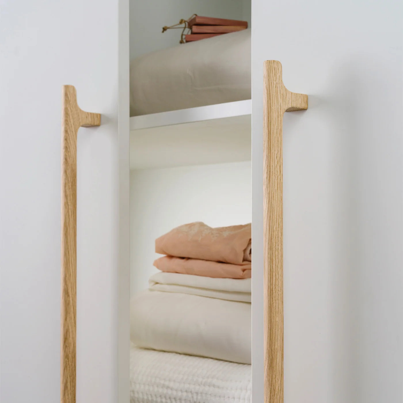 Momo Hinoki Big Wood D Handle 416mm In Oak