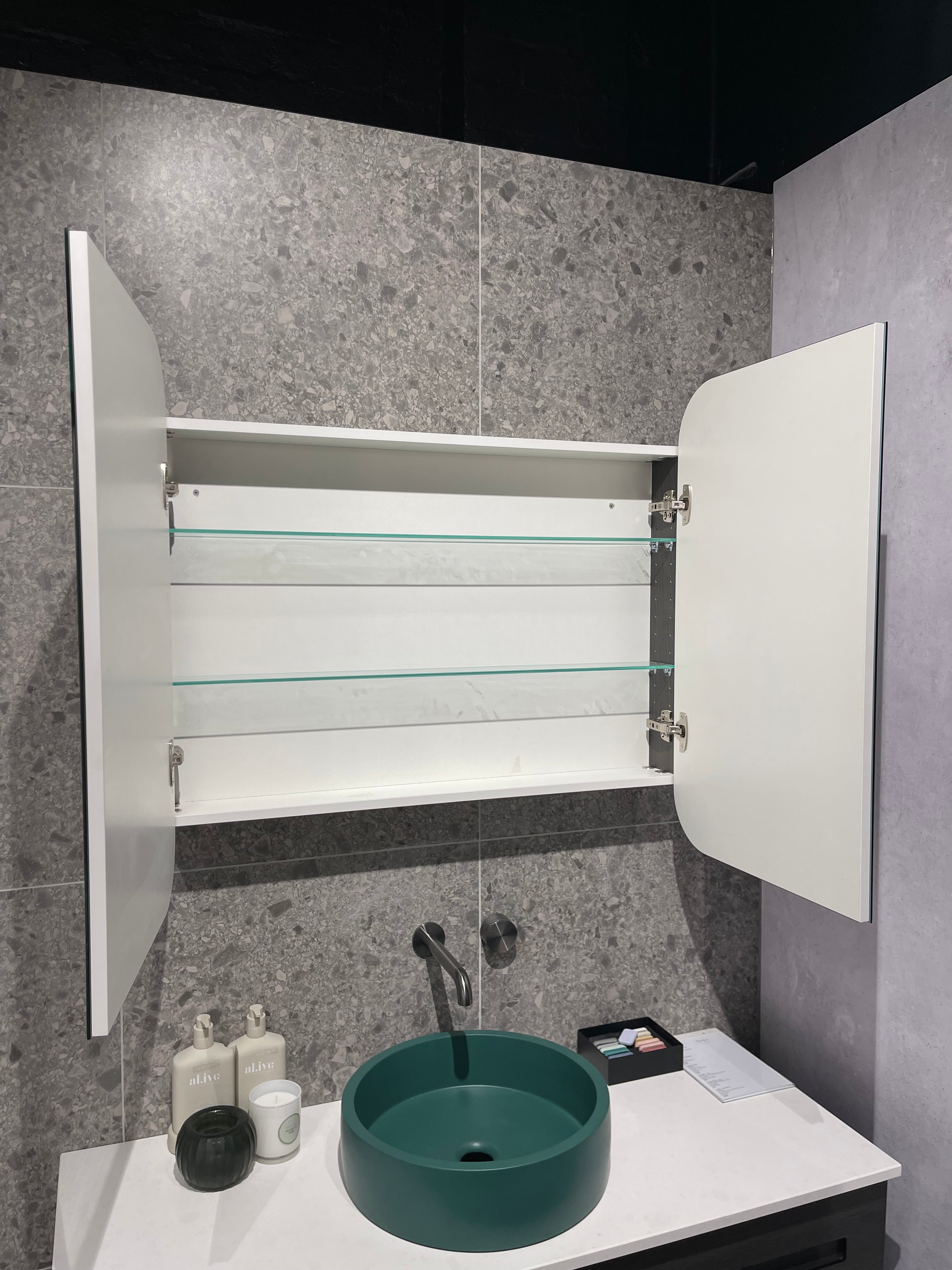 Derwent 900 Double Door Cabinet