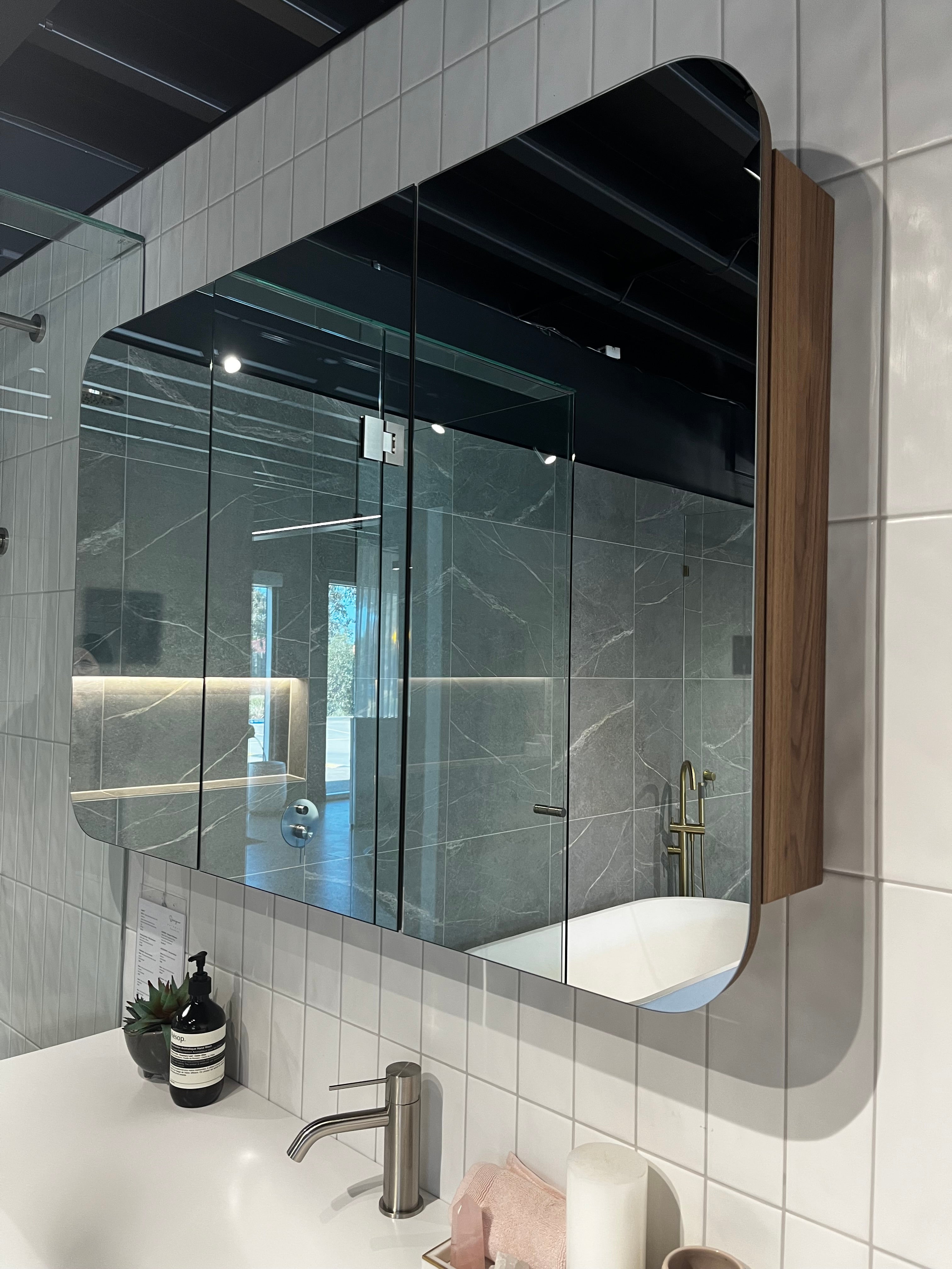 Derwent 1000 Double Door Cabinet