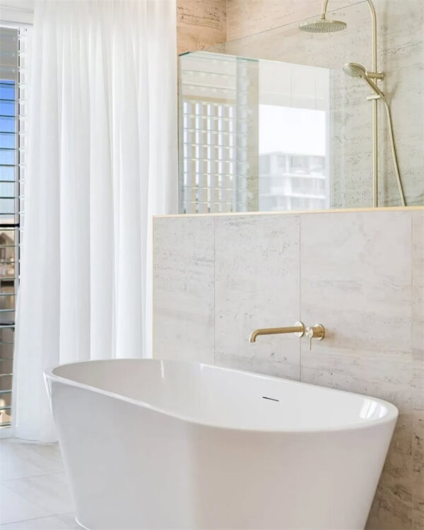 Nero Mecca Basin / Bath Spout - Brushed Gold