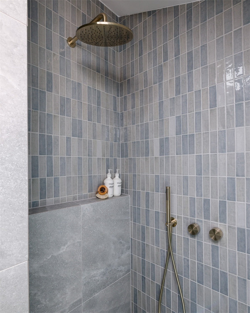 Nero Mecca Slim Shower On Bracket Brushed Gold