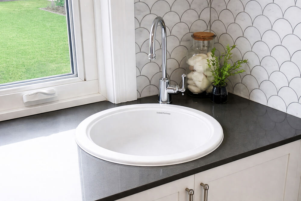 Turner Hastings Cuisine Round 47 Inset / Undermount Fine Fireclay Matte White Sink