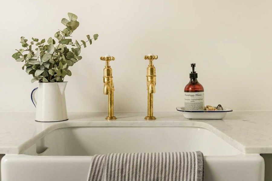 Turner Hastings Belfast 60 x 46 Fine Fireclay Farmhouse Butler Sink