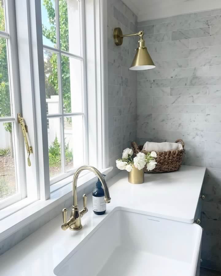 Turner Hastings Novi 51 x 46 Fine Fireclay Matte White Farmhouse Butler Sink