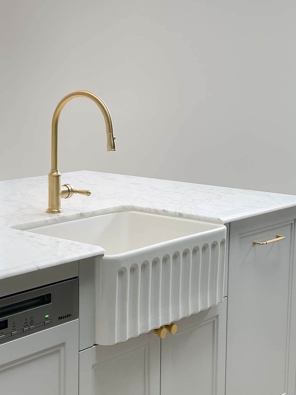 Novi 60 x 46 Fine Fireclay Gloss White Butler Sink