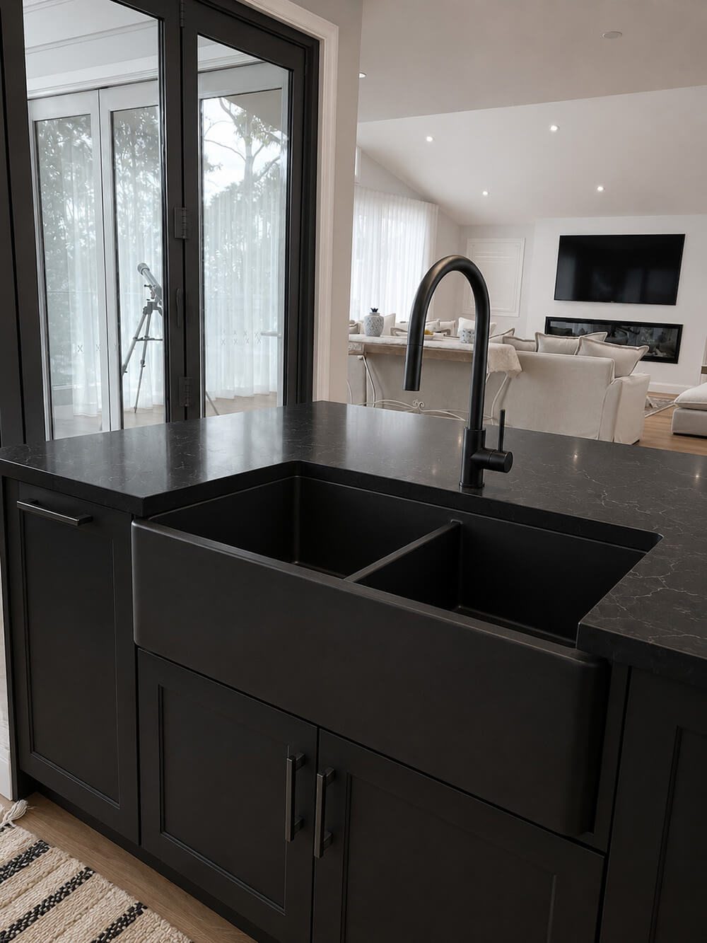 Turner Hastings Novi 84 x 46 Fine Fireclay Matte Black Farmhouse Butler Sink