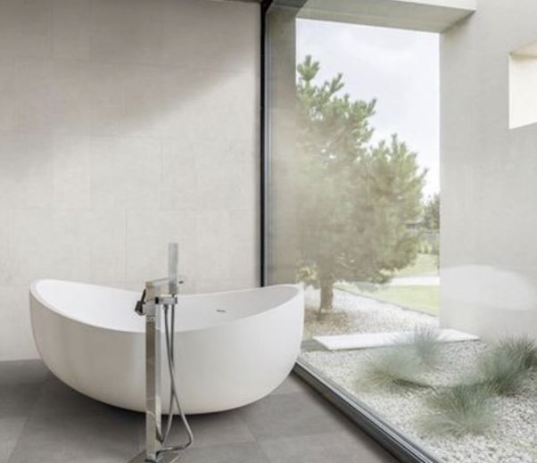 Pietra Bianca Onda Freestanding Bath