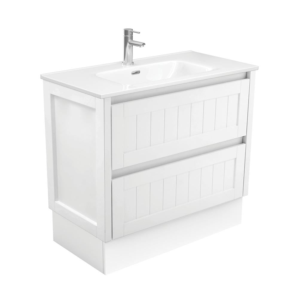 Joli Hampton on Kickboard Vanity 900mm