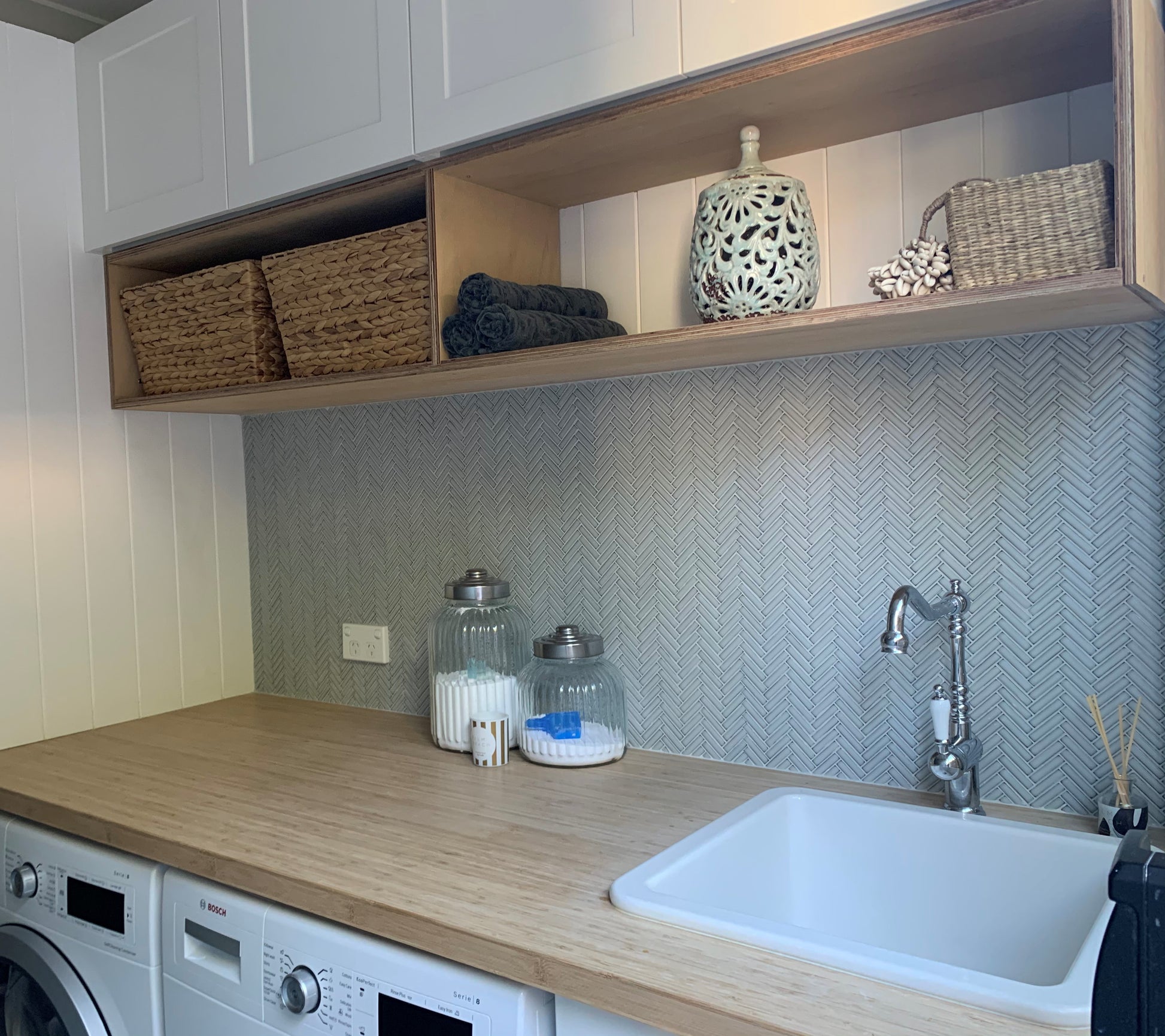 Cuisine 46 x 46 Inset / Undermount Fine Fireclay Sink - Designer Bathware