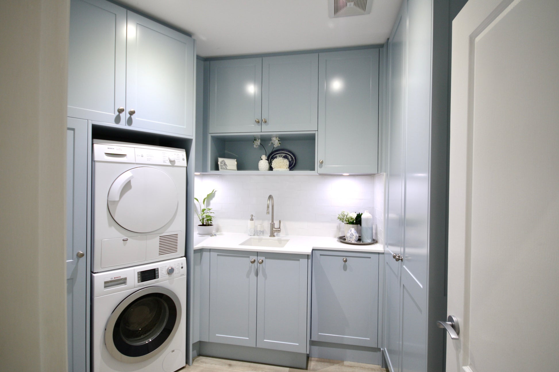 Cuisine 46 x 46 Inset / Undermount Fine Fireclay Sink - Designer Bathware